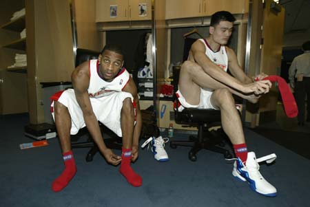 加拉塔萨雷客场3-0大胜阿贾克斯，奥斯梅恩帽子戏法（加拉塔萨雷客场三球零封阿贾克斯，奥斯梅恩独中三元）