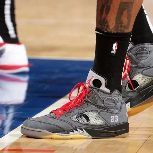 追上咱们盐城的足球巨星了，蒯纪闻还有苏超的队员们（与盐城足球巨星齐名，蒯纪闻联袂苏超队员）