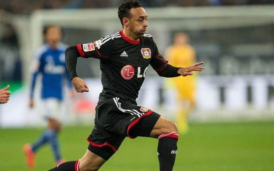 齐达内现身看台观战二儿子卢卡代表阿尔及利亚的非洲杯首秀（齐达内到场观战，见证次子卢卡代表阿尔及利亚完成非洲杯首秀）