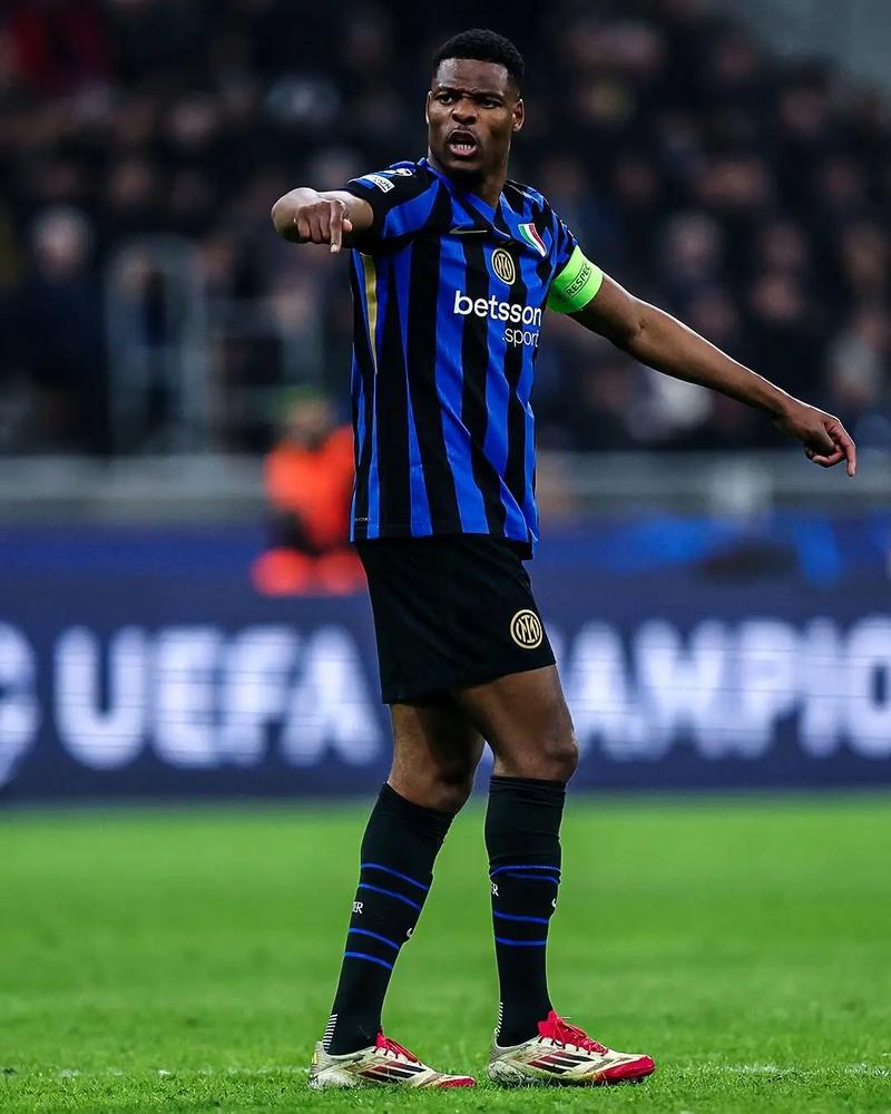 中超半场：里切利头球破门，青岛西海岸1-0长春亚泰（半场战报：里切利头槌建功，青岛西海岸暂1-0领先长春亚泰）