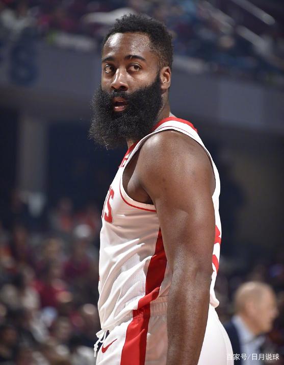 记者：本届世界杯将有半场球员和教练采访，赛前两天开发布会（记者称：本届世界杯增设半场球员、教练采访，赛前两日举行发布会）