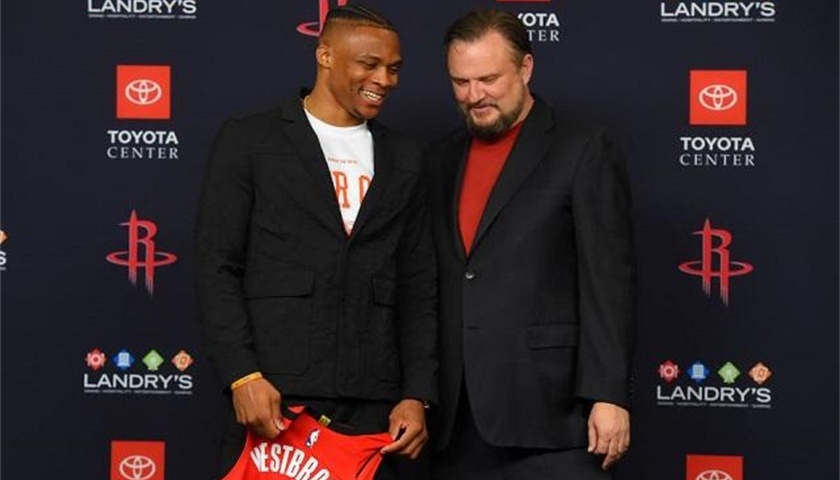 记者：内马尔已正常参加训练，能够参加周六桑托斯的保级战（记者称内马尔已恢复正常训练，周六可出战桑托斯保级大战）