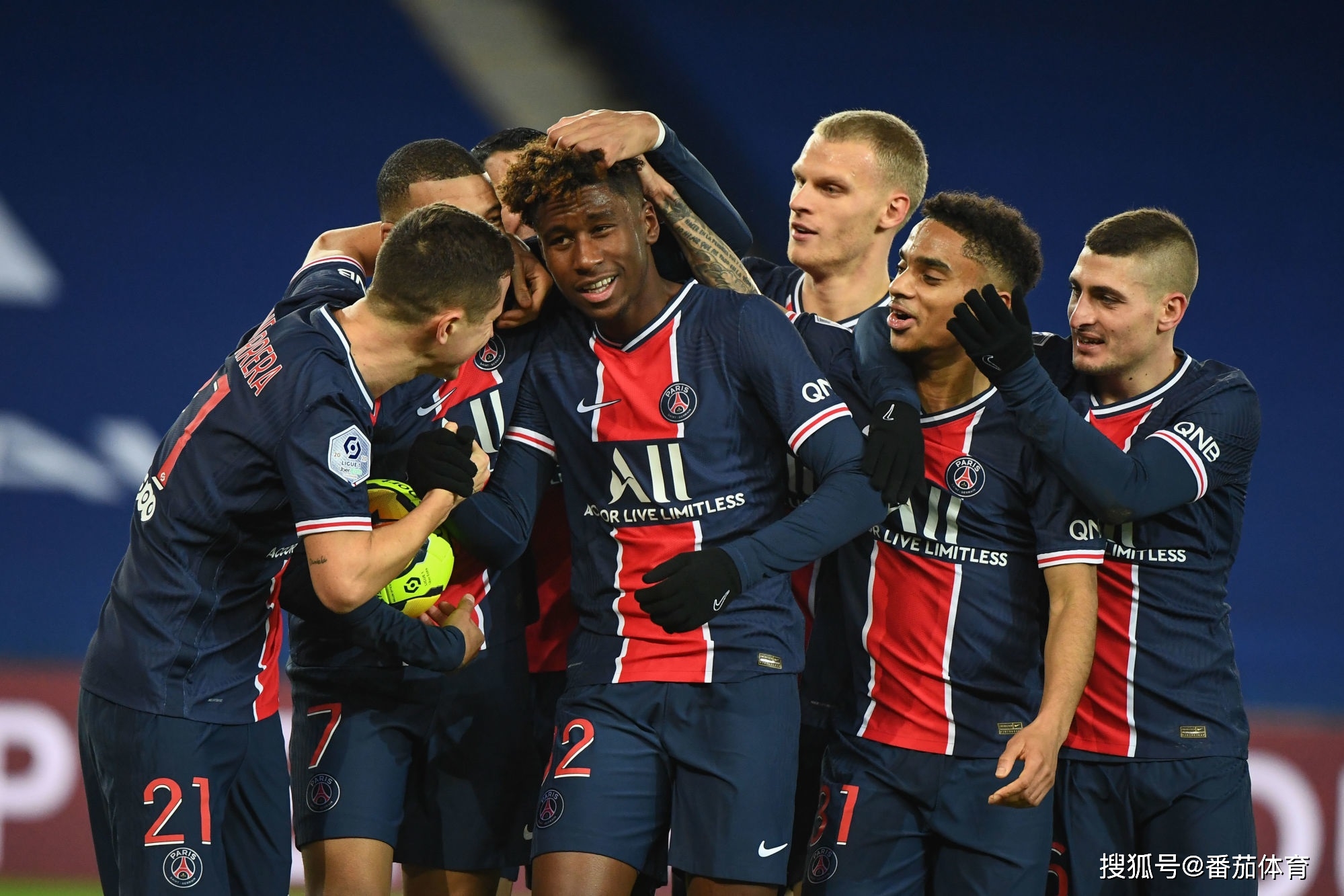 防守端连续抢断，节奏被带飞（防守连续断球，比赛节奏加速）