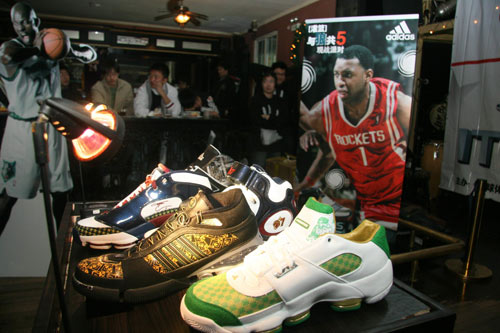 如何解决比赛中“体能崩盘”？（比赛中体能崩盘的应对策略）