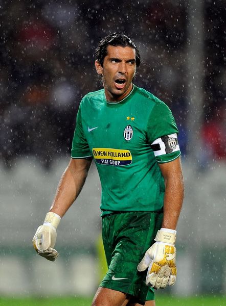 记者：罗马的确有意路易斯-恩里克，但国米目前无意放人