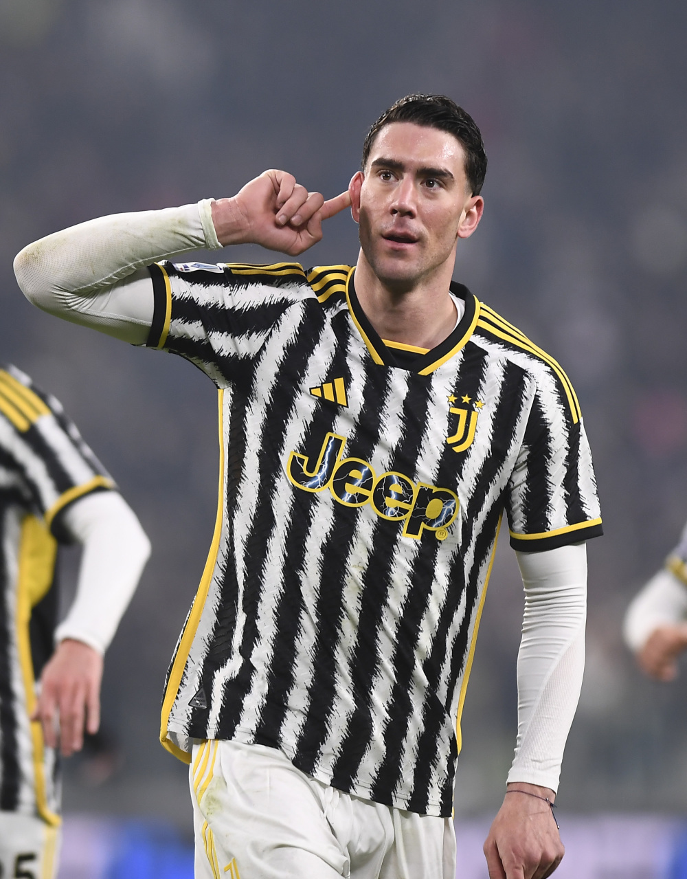 泰伦·卢：我现在是生气多过沮丧，今年的逆境真的很难克服（泰伦·卢：此刻愤怒多于沮丧，这个赛季的逆境确实难以克服）